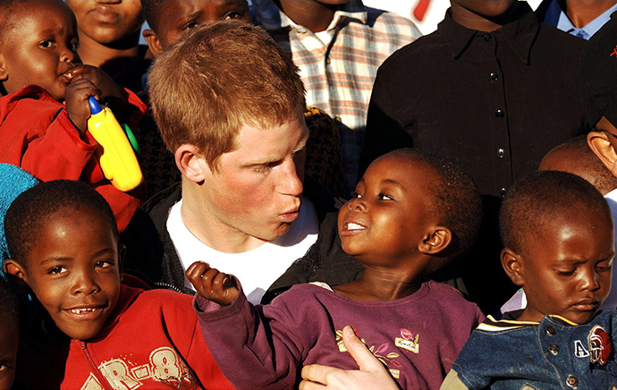 Принц Гарри с детьми в Лесото
