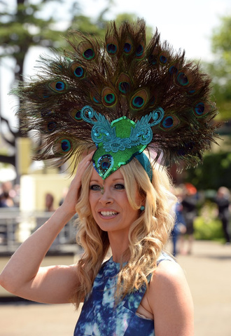 самые экстравагантные головные уборы королевских скачек Аскот