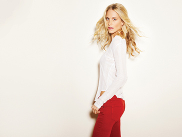 Paige Denim славится своей безупречной посадкой. Paige Denim славится своей безупречной посадкой.