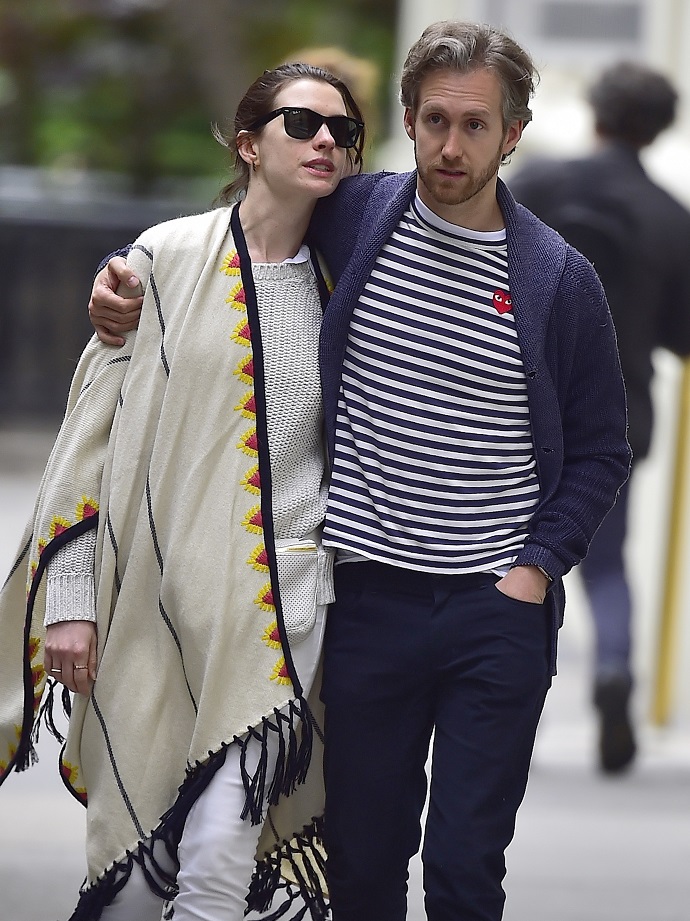 Энн Хэтэуэй и Адам Шульман