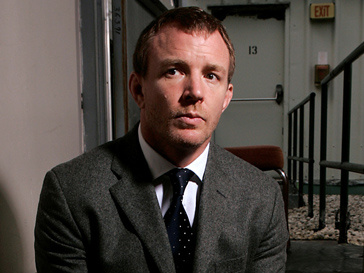 Гай Ричи (Guy Ritchie) сел за стол переговоров Гай Ричи (Guy Ritchie) сел за стол переговоров