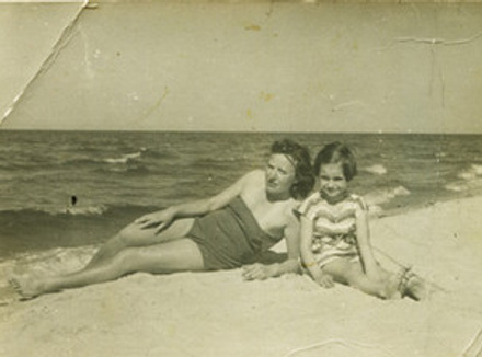 Почему у нас на стенах нет фотографий умерших родных? Почему у нас на стенах нет фотографий умерших родных?