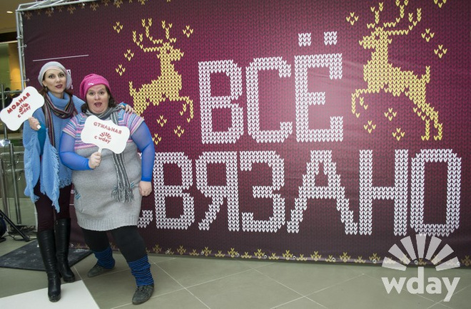 Флешмоб по одновременному вязанию Фестиваль в ТРЦ Акварель Все связано