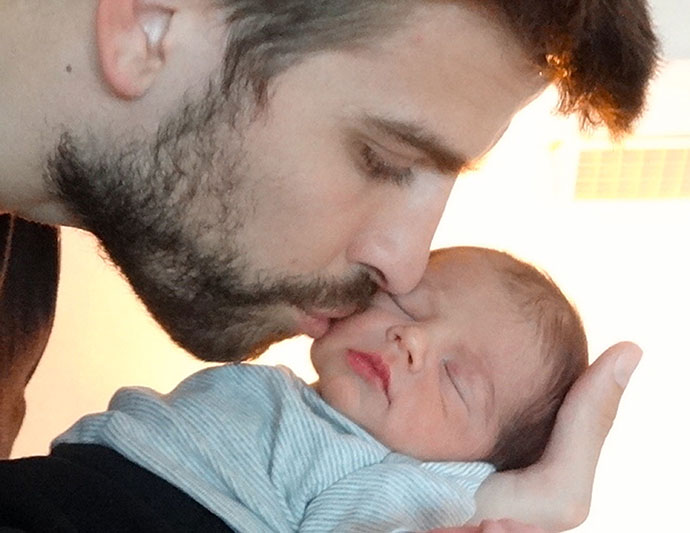 Жерар Пике с новорожденным сыном, 2013