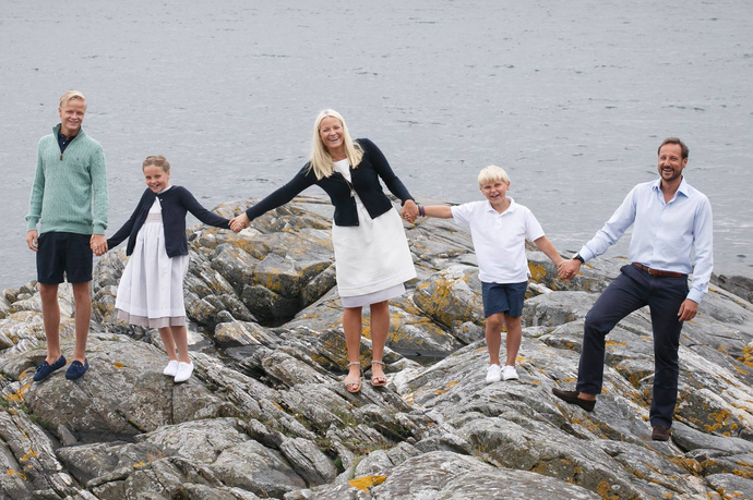 Кронпринцесса с семьей