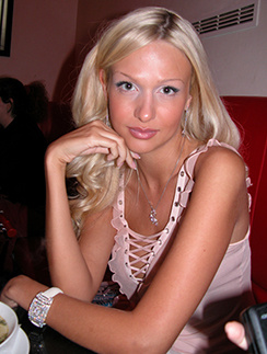 Длинноногая Ирина Медведева – 6 Кадров (2006)