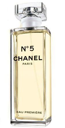 Eau Première – новая страница в истории легенды, написанная парфюмером Chanel Жаком Польжем. Аромат включает в себя все компоненты Chanel №5, также иланг-иланг с Коморских островов и жасмин из Грасса. Eau Première – новая страница в истории легенды, написанная парфюмером Chanel Жаком Польжем. Аромат включает в себя все компоненты Chanel №5, также иланг-иланг с Коморских островов и жасмин из Грасса.