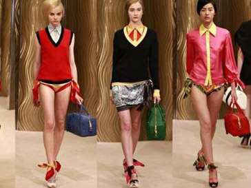 Показ колелкции Miuccia Prada Показ колелкции Miuccia Prada