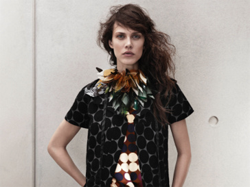 Коллекция Marni at H&M: жакет 3999 р., платье 3999 р., украшения 2499 р. каждое Коллекция Marni at H&M: жакет 3999 р., платье 3999 р., украшения 2499 р. каждое