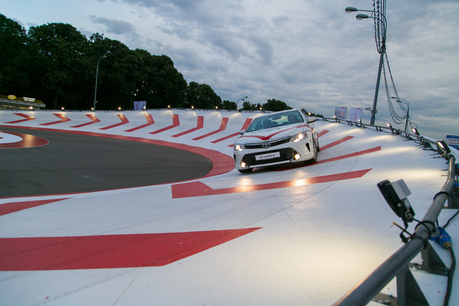 В Москве прошел тест-драйв обновленной Toyota Camry в москве прошел тест-драйв обновленной toyota camry