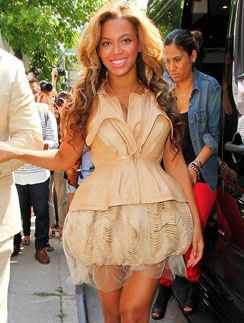 Бейонсе (Beyonce) на Неделе моды в Нью-Йорке. Бейонсе (Beyonce) на Неделе моды в Нью-Йорке