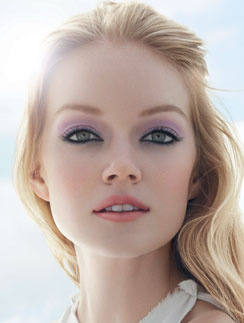 Вариант летнего макияжа Clarins Clarins