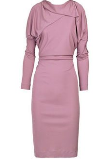 Модель RM by Roland Mouret дымчато-розового цвета. Модель RM by Roland Mouret дымчато-розового цвета.