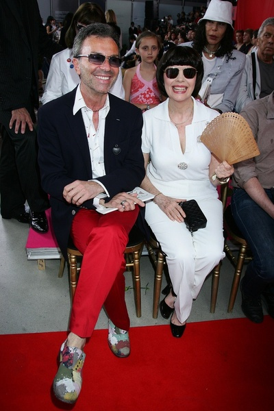 Оливье Эшодмэзон (Olivier Echaudemaison) и Мирей Матье (Mireille Mathieu) на показе Valentino Оливье Эшодмэзон (Olivier Echaudemaison) и Мирей Матье (Mireille Mathieu) на показе Valentino