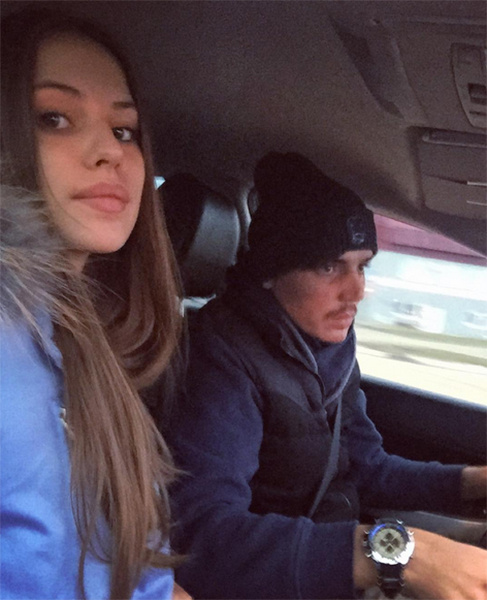 Участнику "Дома 2" подарили авто Участнику "Дома 2" подарили авто