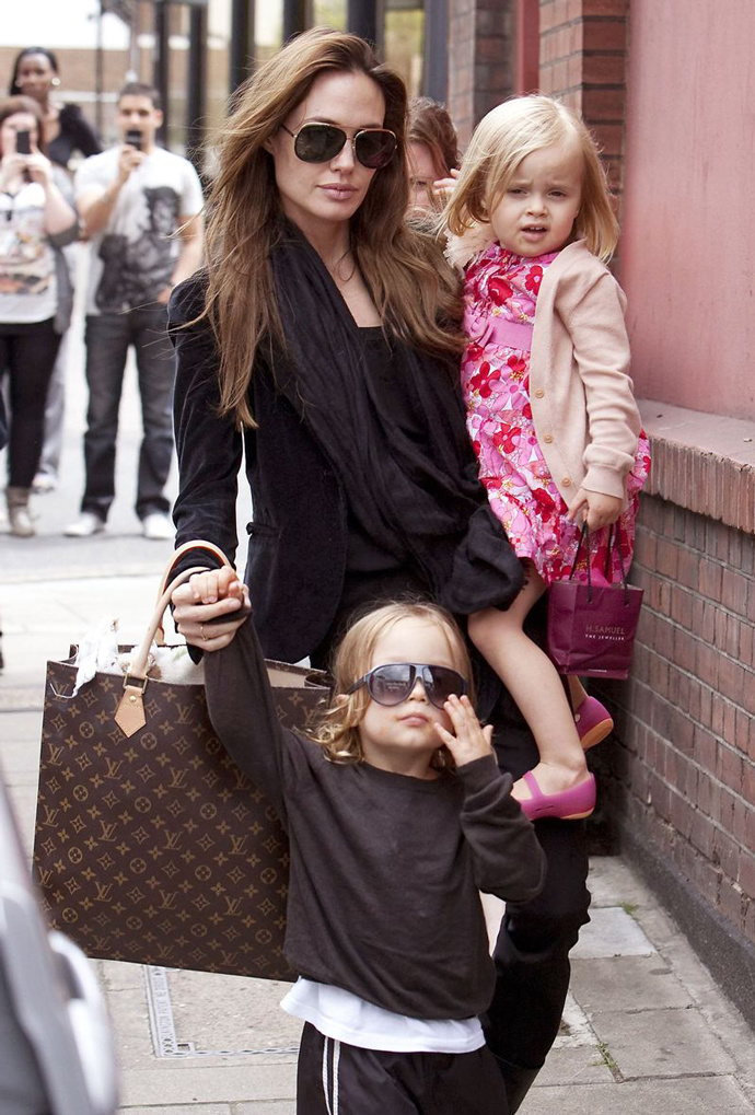 Нокс и Вивьен, дети Брэда Питта и Анджелины Джоли.