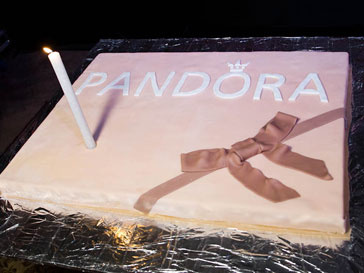 Бренд украшений Pandora отпраздновал свой первый день рождения в России Бренд украшений Pandora отпраздновал свой первый день рождения в России