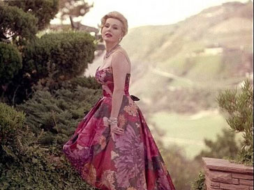 Жа Жа Габор (Zha Zha Gabor) выписали из больницы Жа Жа Габор (Zha Zha Gabor) выписали из больницы