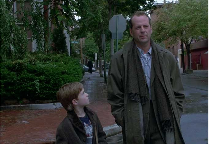 Кадр из фильма «Шестое чувство» (1999 г.) Кадр из фильма «Шестое чувство» (1999 г.)