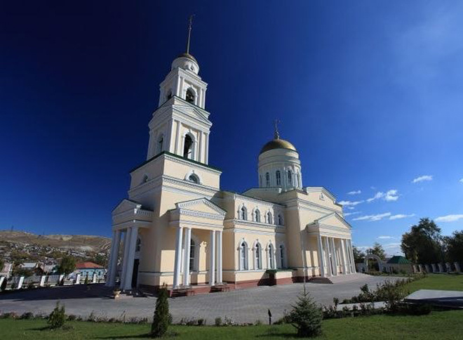 В программе: пешая прогулка по городу и экскурсия в картинную галерею Бюро нескучных выходных