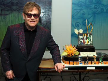 Элтон Джон (Elton John) выступил на вечере памяти Элизабет Тейлор Элтон Джон (Elton John) выступил на вечере памяти Элизабет Тейлор
