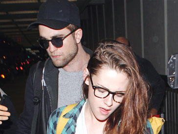 Роберт Паттинсон (Robert Pattinson) и Кристен Стюарт (Kristen Stewart) перестали заниматься сексом из-за матери Кристен Роберт Паттинсон (Robert Pattinson) и Кристен Стюарт (Kristen Stewart) перестали заниматься сексом из-за матери Кристен