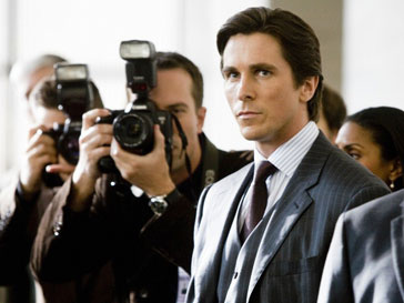 В продолжении «Темного рыцаря» главную роль сыграет Кристиан Бейл (Christian Bale) В продолжении «Темного рыцаря» главную роль сыграет Кристиан Бейл (Christian Bale)