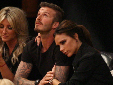 Виктория Бекхэм (Victoria Beckham) пытается уберечь семью от неприятных слухов об измене Дэвида Виктория Бекхэм (Victoria Beckham) пытается уберечь семью от неприятных слухов об измене Дэвида