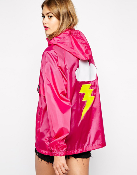 Ветровка Alice Takes A Trip, 3921 р. (Asos.com) Ветровка Alice Takes A Trip, 3921 р. (Asos.com)