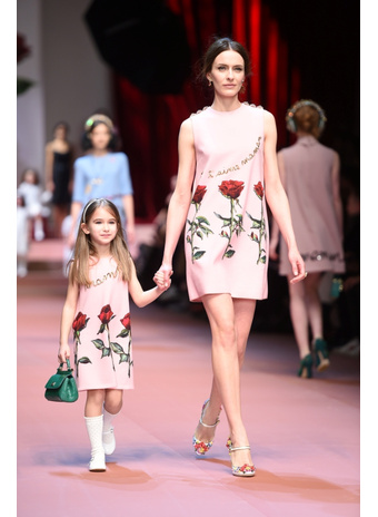 Dolce & Gabbana представили семейную коллекцию на Неделе моды в Милане