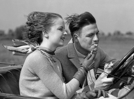 Что выбрать, чтобы не потерять ни одно, ни другое? Мужчина за рулем, 1930 год