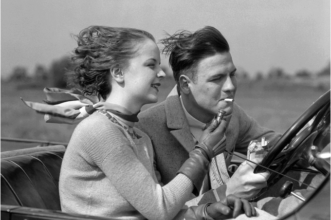 Что выбрать, чтобы не потерять ни одно, ни другое? Мужчина за рулем, 1930 год