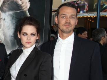 Кристен Стюарт (Kristen Stewart) и Руперт Сандерс (Rupert Sanders) Кристен Стюарт (Kristen Stewart) и Руперт Сандерс (Rupert Sanders)