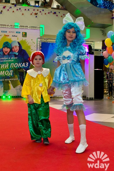 Волгоград, 29 ноября 2014 г., ТРЦ "Акварель", показ детской зимней одежды Модная детская одежда, новогодний костюм для ребенка
