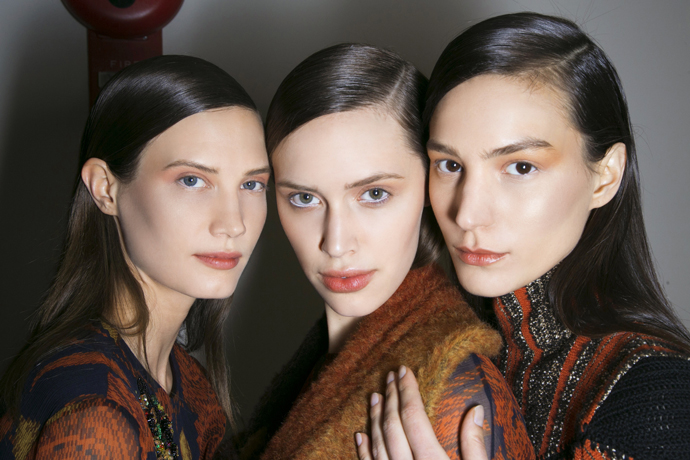 минимализм в макияже век