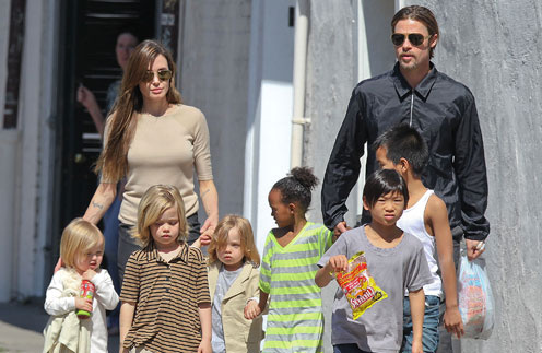Брэд Питт (Brad Pitt) и Анджелина Джоли (Angelina Jolie)с детьми Брэд Питт (Brad Pitt) и Анджелина Джоли (Angelina Jolie)с детьми