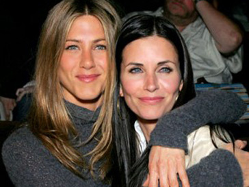 Кортни Кокс (Courteney Cox) и Дженнифер Энистон (Jennifer Aniston) встретили Рождество вместе Кортни Кокс (Courteney Cox) и Дженнифер Энистон (Jennifer Aniston) встретили Рождество вместе