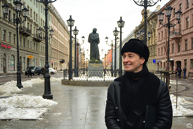 Сергей Безруков провел экскурсию по гоголевским местам Петербурга: фото, подробности