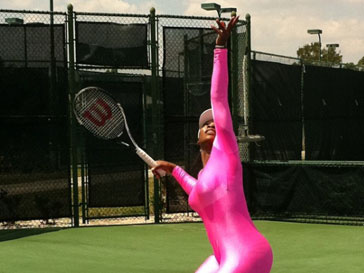 Серена Уильямс (Serena Williams) вновь тренируется на корте Серена Уильямс (Serena Williams) вновь тренируется на корте