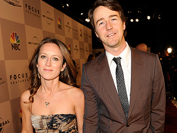 Эдвард Нортон (Edward Norton) и Шона Робертсон (Shauna Robertson) встречались шесть лет Эдвард Нортон (Edward Norton) и Шона Робертсон (Shauna Robertson) встречались шесть лет