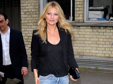 Кейт Мосс (Kate Moss) имела возможность посторудничать с большинством ведущих модных дизайнеров Кейт Мосс (Kate Moss) имела возможность посторудничать с большинством ведущих модных дизайнеров