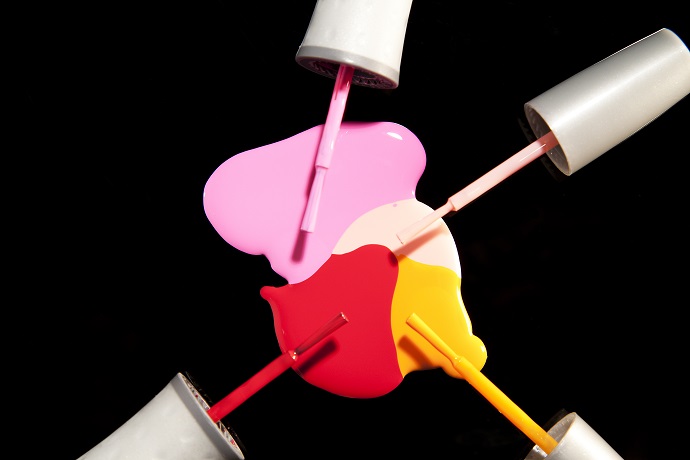 Сгинь нечистая: как удалить следы косметики с одежды