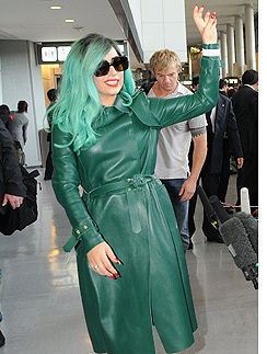 Леди Гага в токийском аэропорту. Леди Гага (Lady Gaga)