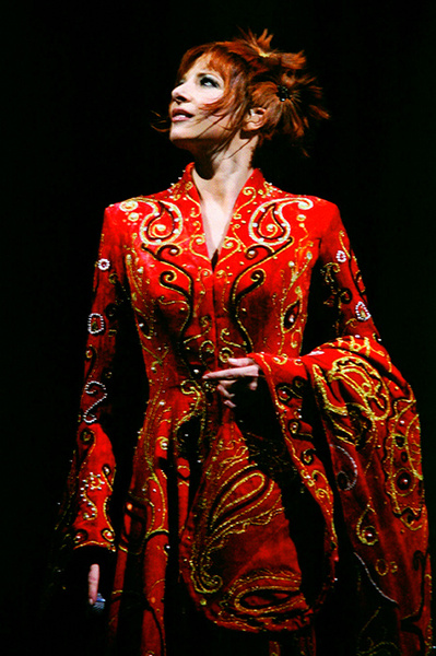 Милен Фармер в плаще от Франка Сорбье, 2006 г. St.Petersburg Fashion Week FW 16/17: расписание, показы, участники