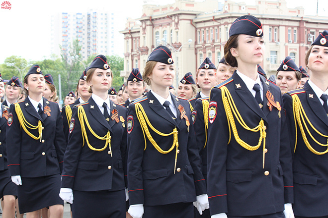 В Ростове прошел парад, посвященный Великой Победе В Ростове прошел парад, посвященный Великой Победе