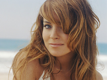 Линдсей Лохан (Lindsay Lohan) выкручивала обидчице руку Линдсей Лохан (Lindsay Lohan) выкручивала обидчице руку