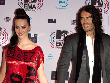 Кэти Перри (Katy Perry) и Рассел Бренд (Russell Brand) выглядят счастливой парой. Кэти Перри, Katy Perry, Рассел Бренд, Russell Brand