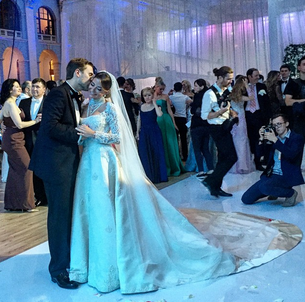 Галина Юдашкина в свадебном платье Valentin Yudashkin 