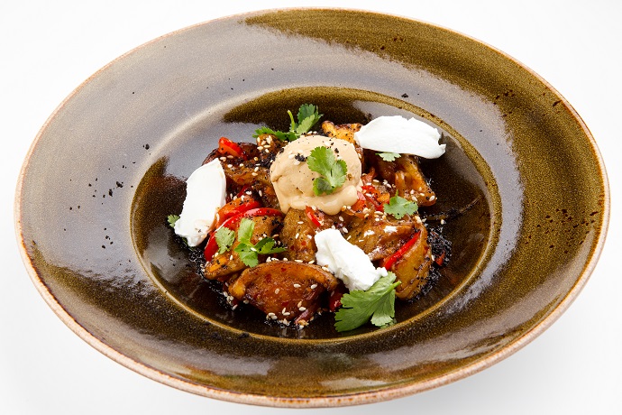 Хрустящие баклажаны с сыром Шевру и мисо-мороженым 