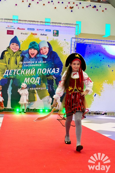 Волгоград, 29 ноября 2014 г., ТРЦ "Акварель", показ детской зимней одежды Модная детская одежда, новогодний костюм для ребенка